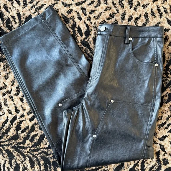 NWT Avec Les Filles Faux Leather Cargo Barrel Pants Size 8 - Picture 3 of 10